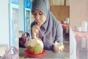 bahaya minum air kelapa muda e1438996818502