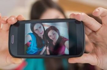 gaya selfie buat orang rasa menyampah.jpg