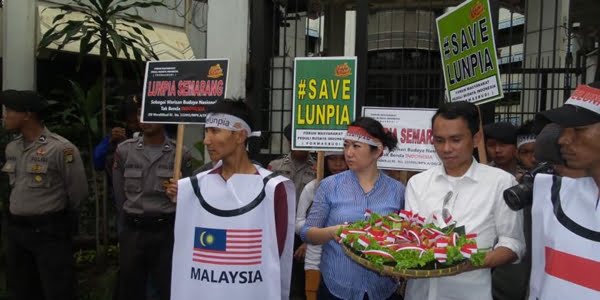 Protes Di Depan Kedutaan Malaysia Tuntut Popia Milik Indonesia 2 popia milik indonesia protes