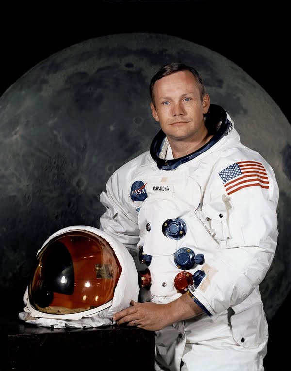Neil Armstrong manusia pertama jejak kaki ke bulan