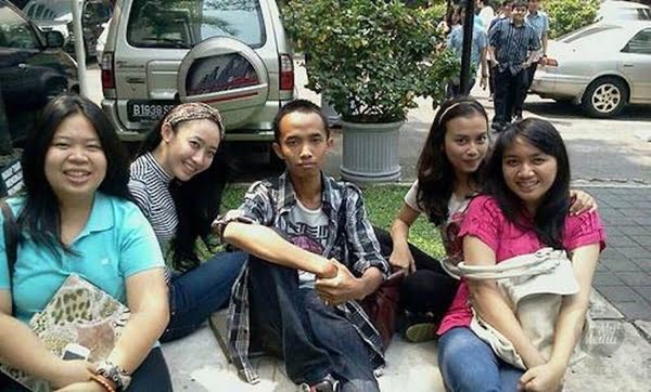 Lelaki Kacak Ini Akui Rimas dan Penat Jadi Rebutan Ramai Wanita 6 Lelaki Paling ‘Kacak’ Mengaku Jadi Rebutan Wanita 7