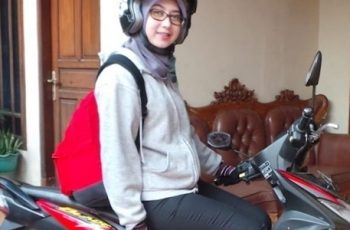 awek naik motor